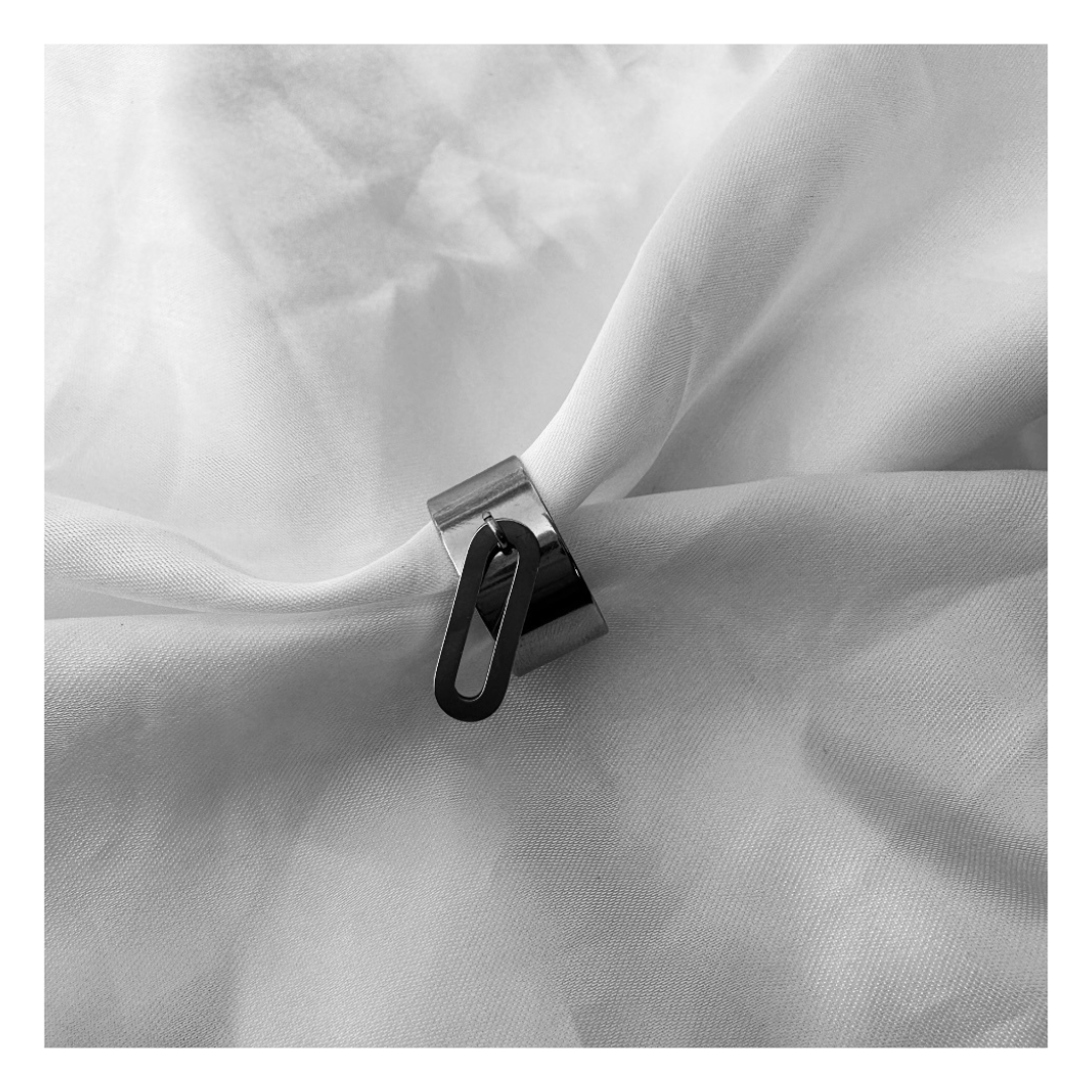 Bague Lily – Bague argentée à breloque pendante en acier inoxydable