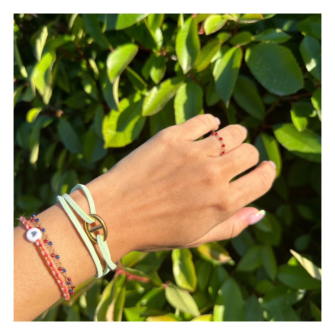 Bracelet Sandy – Maille marine dorée ou argentée sur cordon en suédine