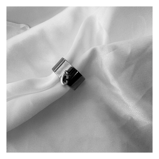 Bague Lila – Bague argentée avec breloque en acier inoxydable