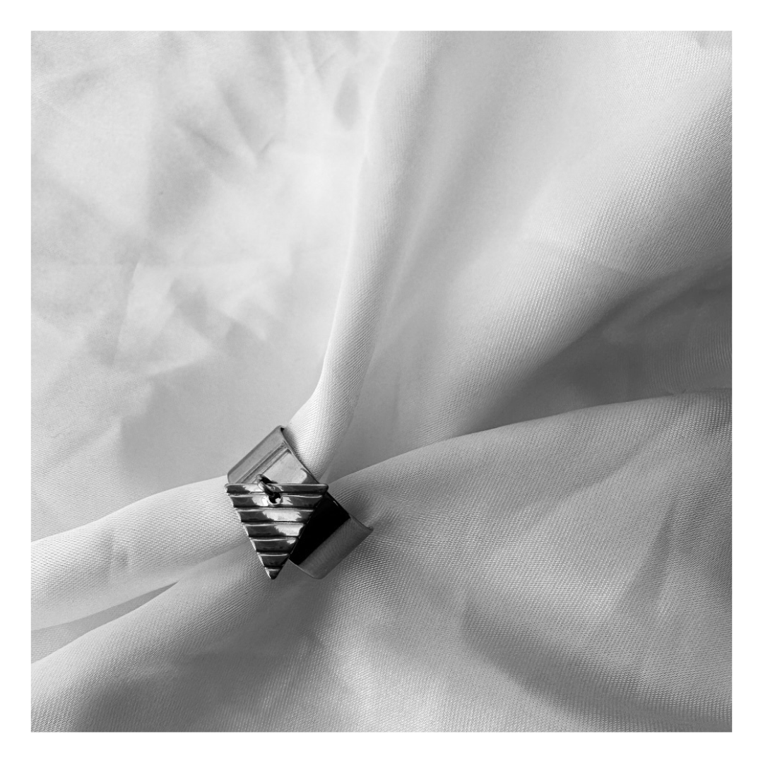 Bague Lina – Bague large argentée ajourée en acier inoxydable